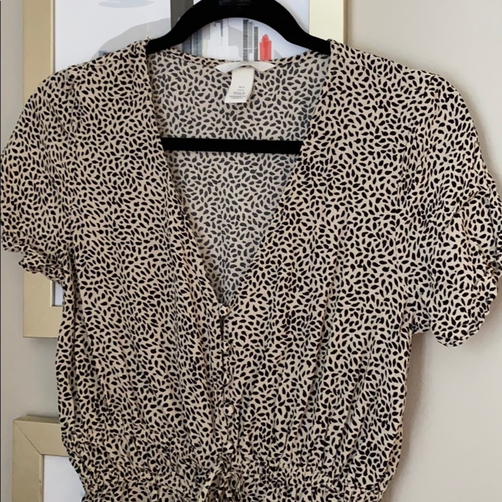 Short sleeve pattern blouse